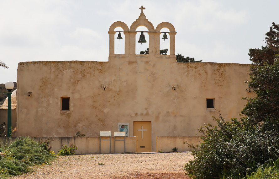 映画「トロイ」の撮影舞台となったブルーラグーンが素晴らしいコミノ島