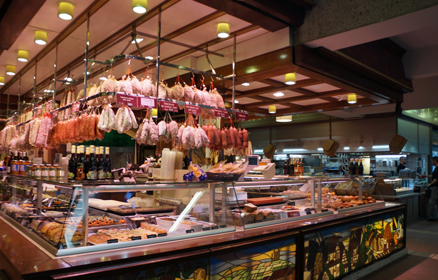 “ポールボキューズマルシェ(中央市場)